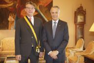 O Presidente da República, Aníbal Cavaco Silva, condecora o Embaixador da Áustria em Portugal, Bernhard Wrabetz, com a Grã-Cruz da Ordem do Mérito, a 13 de julho de 2013