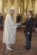 O Presidente da República, Aníbal Cavaco Silva, recebe, no Palácio de Queluz, os cumprimentos de Ano Novo do Corpo Diplomático acreditado em Portugal, tendo proferido uma intervenção, a 15 de janeiro de 2013