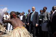 No início do 2.º dia da Visita de Estado a Moçambique, o Presidente da República Marcelo Rebelo de Sousa deposita uma coroa de flores no Monumento aos Heróis moçambicanos, a 4 maio 2016