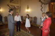 O Presidente da República e Senhora de Aníbal Cavaco Silva, recebem no Palácio de Belém uma menina de 10 anos, acompanhada de familiares (?), a 2 de junho de 2011