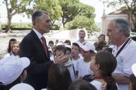 O Presidente da República, Aníbal Cavaco Silva, recebe no Palácio de Belém alunos da Escola Básica de Vila Verde, a 21 de junho de 2011