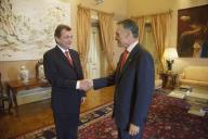 O Presidente da República, Aníbal Cavaco Silva, condecora o Embaixador da Turquia em Portugal, Kaya Türkmen, com as insígnias de Grande Oficial da Ordem do Infante D. Henrique, a 9 de maio de 2013