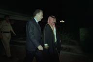 O Presidente da República, Jorge Sampaio, com o emir Hamad bin Isa Khalifa, em Bahrein, março de 1999 (?)