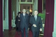 O Presidente da República, Jorge Sampaio, condecora o escritor e Prémio Nobel da Literatura, José Saramago, com o Grande Colar da Ordem de Santiago da Espada, seguida de Jantar, no Palácio Nacional da Ajuda, a 3 de dezembro de 1998