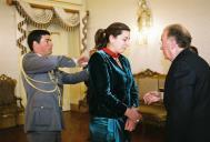 O Presidente da República, Jorge Sampaio, condecora a Adjunta do seu Gabinete, Clara Chambel, com o Grau de Comendador da Ordem de Cristo, a 5 de março de 2006