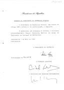 Decreto de exoneração do ministro plenipotenciário Manuel Barreiros Martins do cargo que exercia como Embaixador de Portugal em Montevideu [Uruguai].