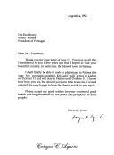 Carta assinada pela Ex-Presidente da República das Filipinas, Corazón C. Aquino e dirigida ao Presidente da República, Mário Soares, confirmando a data da sua peregrinação a Fátima e manifestando desejo de um encontro com o chefe de Estado português, nessa ocasião.