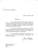Carta do Presidente da República, Jorge Sampaio, endereçada a Madame Jacques Chirac, agradecendo e aceitando o seu convite para assistir, junto com a sua mulher, a um concerto por ocasião do 70.º aniversário de Mstislav Rostropovitch e para a ceia no Palácio do Eliseu.