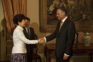 O Presidente da República, Aníbal Cavaco Silva, recebe em audiência a Enviada Especial do Presidente da República da Coreia e deputada à Assembleia Nacional Park Geun-hye, a 2 de maio de 2011
