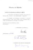 Decreto de nomeação do ministro plenipotenciário João Carlos Bessa Pinto Versteeg para exercer o cargo de Embaixador de Portugal em Kinshasa [República Democrática do Congo]. 