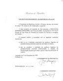Decreto que revoga, por indulto, a pena acessória de expulsão do País aplicada a Fernando Moreira Monteiro, de 35 anos de idade, no processo nº 15/97 da 2ª Secção da Vara Mista do Tribunal da Comarca do Funchal.