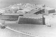 Reprodução de uma foto antiga do Forte de S. João Baptista e Igreja da Misericórdia, na cidade de Angra do Heroísmo