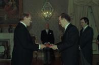O Presidente da república, Jorge Sampaio, recebe as cartas credenciais do Embaixador da República Checa, Václav Hunbinger, a 6 de novembro de 1996
