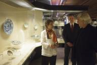 A Dra. Maria Cavaco Silva visitou a “Exposição Bronzes e Jades da China Antiga na Coleção José de Guimarães” patente no Museu do Centro Científico e Cultural de Macau, em Lisboa, a 11 de maio de 2012
