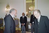 O Presidente da República, Jorge Sampaio, recebe as credenciais do Embaixador de Cabo Verde, Onésimo Silveira, a 20 de setembro de 2002