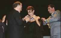 O Presidente da República, Jorge Sampaio, preside à Cerimónia de Homenagem e agraciamento da atriz Cláudia Cardinale, no Cinema Rivoli, Porto, a 3 de novembro de 2001