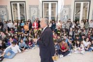 O Presidente da República Marcelo Rebelo de Sousa, recebe um grupo de alunos do 6.º ano de escolaridade e os seus docentes do Agrupamento de Escolas de Valdevez, que se encontram em Lisboa a efetuar uma visita de estudo, a 28 de maio de 2018  