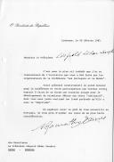 Carta do Presidente da República, Ramalho Eanes, dirigida a Léopold Sédar Senghor, salientando a honra que seria para a organização da Conferência "Os Portugueses e o Mundo" poder contar com a sua participação. 