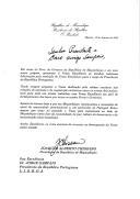 Carta do Presidente da República de Moçambique, Joaquim Alberto Chissano, endereçada ao Presidente da República Portuguesa, Jorge Sampaio, felicitando-o pela sua reeleição e assegurando que será "um prazer trabalhar (...) em prol do fortalecimento dos laços que unem" os dois Povos.