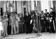 O general Francisco da Costa Gomes, Chefe de Estado-Maior das Forças Armadas, discursa, por ocasião da tomada de posse do Presidente da República, António de Spínola, na sala dos Espelhos do Palácio de Queluz.