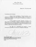 Carta do Presidente eleito da Colômbia, Alvaro Uribe Vélez, dirigida ao Presidente da República de Portugal, Jorge Fernando Franco [sic] de Sampaio, convidando-o a estar presente nos atos oficiais de transmissão de mandato e da sua tomada de posse como novo Presidente da República, em 7 de agosto de 2002.