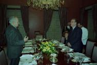 O Presidente da República, Jorge Sampaio, preside a cerimónia de colocação do quadro do ex-Presidente da República, Mário Soares, no Palácio de Belém, a 9 de fevereiro de 1998