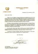 Carta do Presidente da República da Guatemala, Ramiro de Leon Carpio, dirigida ao Presidente da República, Mário Soares convidando-o e à Senhora de Lopes Soares, a estarem presentes na cerimónia de transmissão do mandato presidencial, a ter lugar no dia 14 de janeiro de 1996, na cidade de Guatemala.