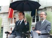 O Presidente da República, Jorge Sampaio, sentado ao lado do Representante da República para a Região Autónoma dos Açores, Alberto Sampaio da Nóvoa, por ocasião de cerimónia pública durante a visita oficial aos Açores, em julho de 1999