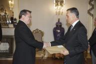 O Presidente da República, Aníbal Cavaco Silva, recebe as cartas credenciais de novos Embaixadores em Portugal, a 14 de janeiro de 2013