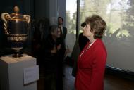 Maria Cavaco Silva visita a exposição “O gosto à Grega”, patente nas Galerias de Exposições Temporárias, na Fundação Calouste Gulbenkian, em Lisboa, a 2 de abril de 2008