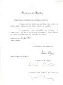 Decreto de exoneração do embaixador José Maria de Almeida Shearman de Lemos Macedo do cargo que exercia como Embaixador de Portugal em Paris [França]. 