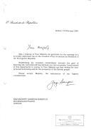 Carta do Presidente da República, Jorge Sampaio, dirigida a Sua Majestade a Rainha Isabel II, agradecendo-lhe a mensagem de felicitações que lhe foi endereçada por ocasião da sua reeleição no cargo de Presidente e reafirmando o seu compromisso pessoal no fomento dos "laços centenários" entre Portugal e o Reino Unido.