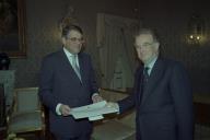 Audiência concedida ao Embaixador de Portugal em Madrid, António Martins da Cruz, a 18 de maio de 1999