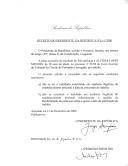 Decreto que revoga, por indulto, a pena acessória de expulsão do País aplicada a Alcides Lopes Mendes, de 38 anos de idade, no processo n.º 33/98 do Juízo Auxiliar do Tribunal do Círculo de Portimão.