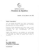 Carta do Presidente da República de Angola, José Eduardo dos Santos, dirigida ao Dr. Jorge Sampaio, Presidente eleito da República Portuguesa, manifestando a sua satisfação pela "vitória clara e inequívoca nas eleições presidenciais" e felicitando-o por essa razão. 