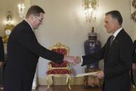 O Presidente da república, Aníbal Cavaco Silva, recebe as cartas credenciais de novos Embaixadores em Portugal e dos Embaixadores Não-Residentes, a 30 de outubro de 2013