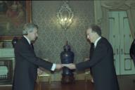 O Presidente da República, Jorge Sampaio, recebe as cartas credenciais do novo Embaixador do Reino Unido, Senhor John Eaton Holmes, a 15 de setembro de 1999