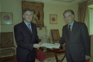 Audiência concedida ao Embaixador de Portugal em Washington, João da Rocha Páris, a 11 de maio de 1999