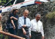 O Presidente da República, Jorge Sampaio, seguido de Maria José Ritta, em passeio, por ocasião da visita ao Açores, em julho de 1999