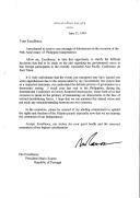 Carta do Presidente da República das Filipinas, Fidel Ramos, dirigida ao Presidente da República de Portugal, Mário Soares, agradecendo a carta de felicitações recebida por ocasião do 96.º aniversário da independência filipina e aproveitando para clarificar a sua posição no âmbito das decisões tomadas na Conferência Ásia-Pacífico no que se refere a Timor-Leste.