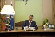 O Presidente da República, Aníbal Cavaco Silva, assina o Decreto de Ratificação do Tratado de Lisboa, a 9 de maio de 2008